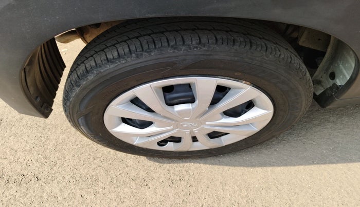 2018 Mahindra KUV 100 NXT K6+ P 6 STR, Petrol, Manual, 5,618 km, tyre