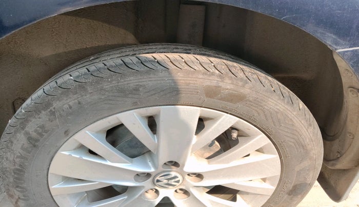 2015 Volkswagen Vento HIGHLINE PETROL AT, Petrol, Automatic, 70,000 km, tyre