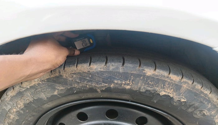 2013 Maruti Swift Dzire VDI, Diesel, Manual, 1,42,048 km, tyre