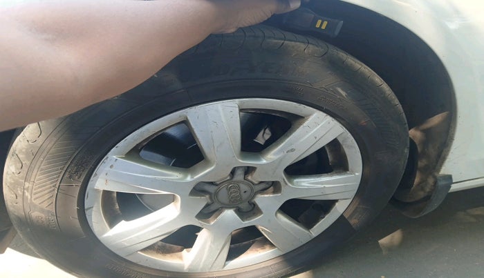 2011 Audi A4 2.0 TDI, Diesel, Automatic, 1,33,098 km, tyre