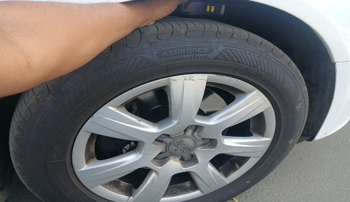 2011 Audi A4 2.0 TDI, Diesel, Automatic, 1,33,098 km, tyre