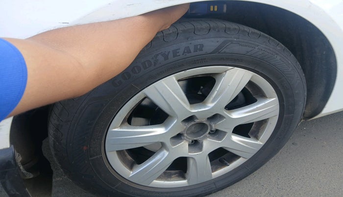 2011 Audi A4 2.0 TDI, Diesel, Automatic, 1,33,098 km, tyre