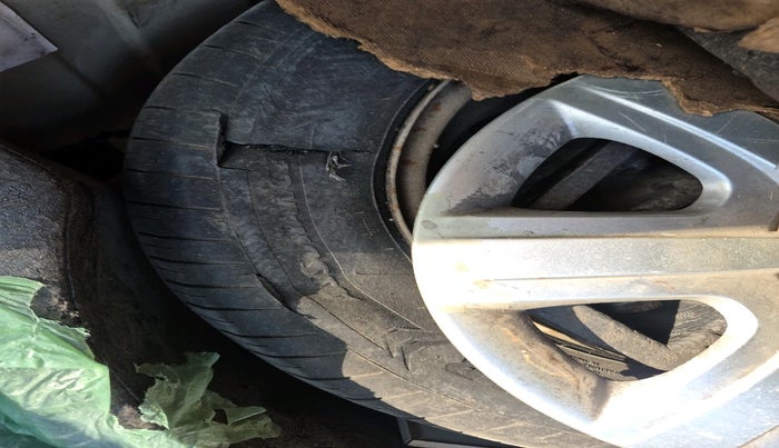 2012 Skoda Rapid AMBITION 1.6 TDI CR MT, Diesel, Manual, 1,25,553 km, tyre