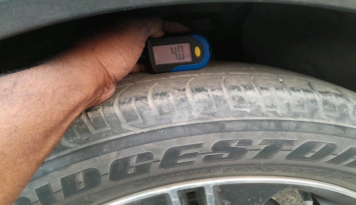 2017 Hyundai Creta SX (O) 1.6 DIESEL, Diesel, Manual, 1,83,979 km, tyre