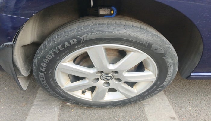 2011 Volkswagen Vento HIGHLINE 1.6 MPI, Petrol, Manual, 1,43,800 km, tyre