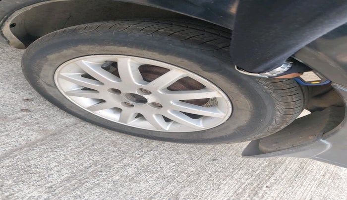 2006 Maruti Baleno STD, Petrol, Manual, 80,659 km, tyre