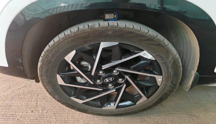 2025 Hyundai ALCAZAR Signature 7 STR 1.5 Turbo GDi Petrol DCT, Petrol, Automatic, 4,022 km, tyre