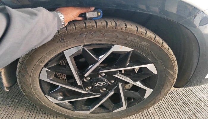 2025 Hyundai ALCAZAR Signature 7 STR 1.5 Turbo GDi Petrol DCT, Petrol, Automatic, 4,022 km, tyre