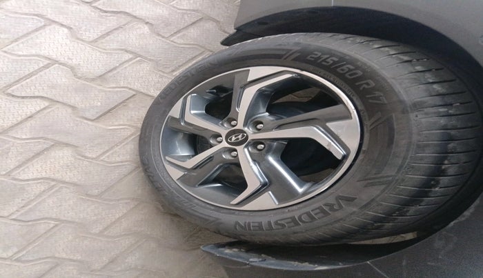 2018 Hyundai Creta SX AT 1.6 DIESEL, Diesel, Automatic, 1,59,864 km, tyre