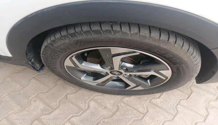 2018 Hyundai Creta SX AT 1.6 DIESEL, Diesel, Automatic, 1,59,864 km, tyre