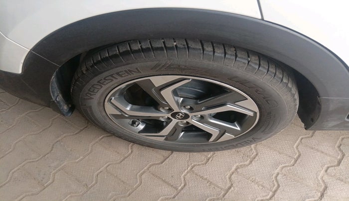 2018 Hyundai Creta SX AT 1.6 DIESEL, Diesel, Automatic, 1,59,864 km, tyre