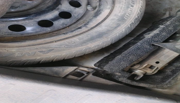 2011 Maruti Wagon R 1.0 VXI, Petrol, Manual, 72,793 km, tyre