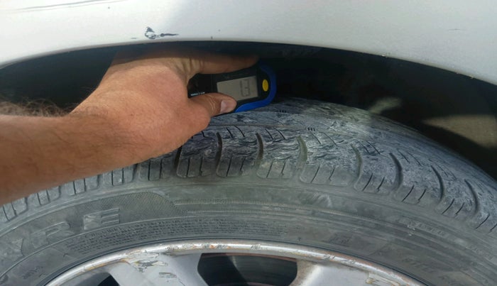 2012 Volkswagen Vento HIGHLINE DIESEL 1.6, Diesel, Manual, 2,39,654 km, tyre