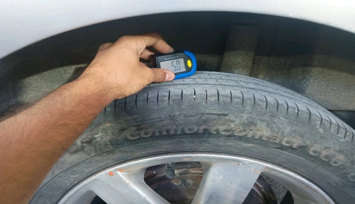 2012 Volkswagen Vento HIGHLINE DIESEL 1.6, Diesel, Manual, 2,39,654 km, tyre