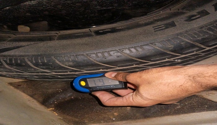 2012 Volkswagen Vento HIGHLINE DIESEL 1.6, Diesel, Manual, 2,39,654 km, tyre