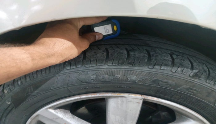 2012 Volkswagen Vento HIGHLINE DIESEL 1.6, Diesel, Manual, 2,39,654 km, tyre