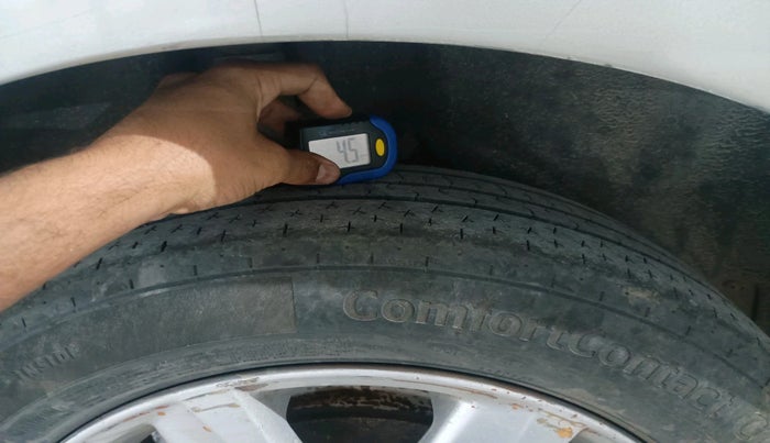 2012 Volkswagen Vento HIGHLINE DIESEL 1.6, Diesel, Manual, 2,39,654 km, tyre