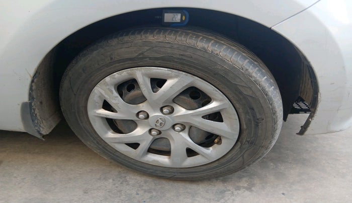 2017 Hyundai Grand i10 SPORTZ (O) 1.2 U2 CRDI, Diesel, Manual, 1,48,049 km, tyre