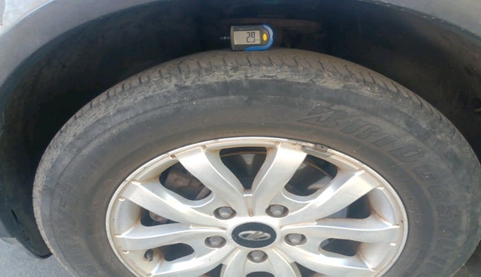 2017 Mahindra XUV500 W10 AT, Diesel, Automatic, 88,331 km, tyre