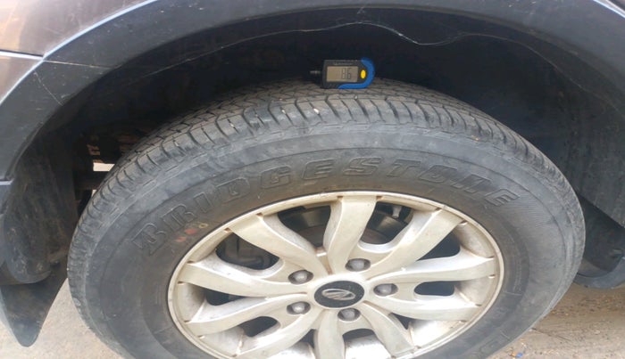 2017 Mahindra XUV500 W10 AT, Diesel, Automatic, 88,331 km, tyre