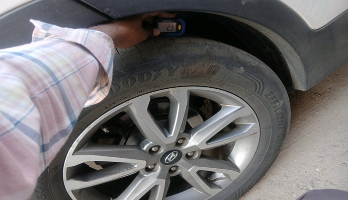 2015 Hyundai Santa Fe 2 WD AT, Diesel, Automatic, 1,12,793 km, tyre