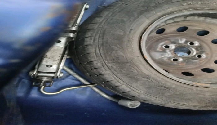 2013 Hyundai Eon ERA +, Petrol, Manual, 48,362 km, tyre