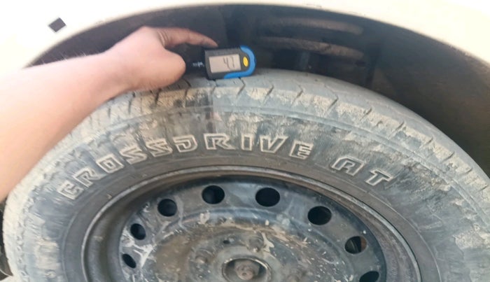 2017 Mahindra XUV500 W6, Diesel, Manual, 1,42,150 km, tyre