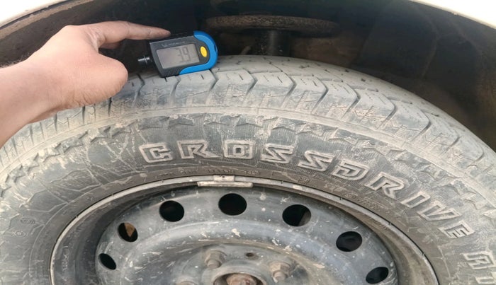 2017 Mahindra XUV500 W6, Diesel, Manual, 1,42,150 km, tyre