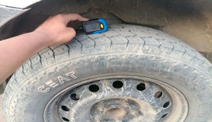 2017 Mahindra XUV500 W6, Diesel, Manual, 1,42,150 km, tyre