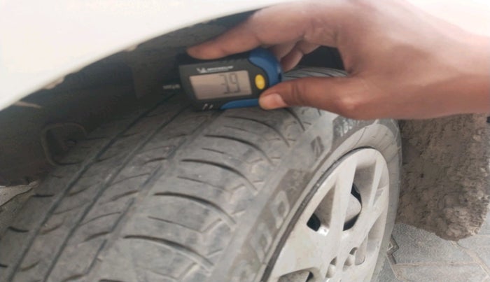 2016 Hyundai Grand i10 MAGNA 1.2 KAPPA VTVT, Petrol, Manual, 1,12,214 km, tyre