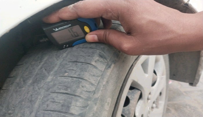 2016 Hyundai Grand i10 MAGNA 1.2 KAPPA VTVT, Petrol, Manual, 1,12,214 km, tyre