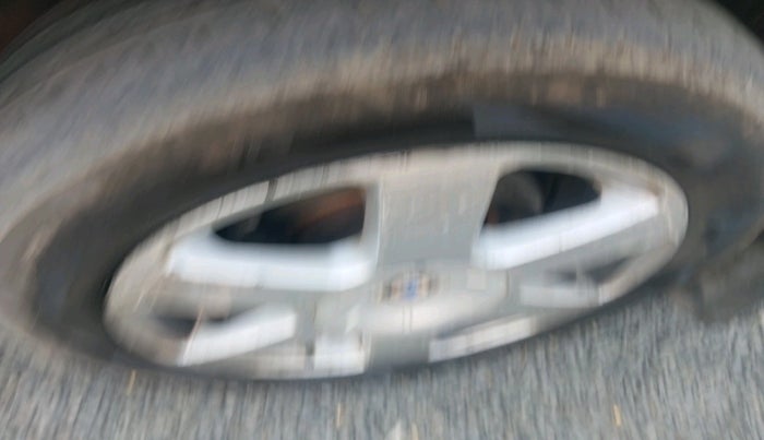 2006 Skoda Laura L&K 1.9 PD MT, Diesel, Manual, 1,42,000 km, tyre