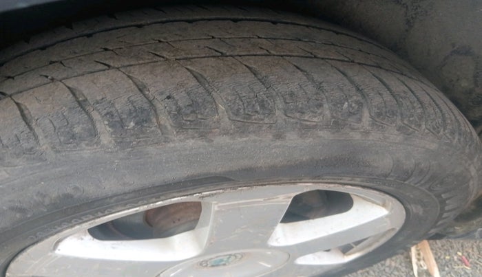 2006 Skoda Laura L&K 1.9 PD MT, Diesel, Manual, 1,42,000 km, tyre