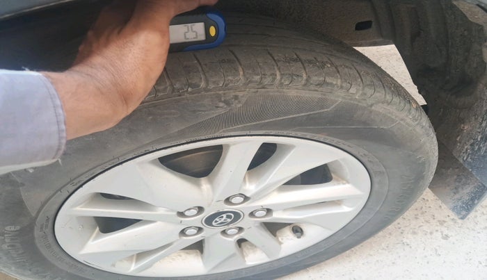 2018 Toyota Innova Crysta 2.4 VX 7 STR, Diesel, Manual, 1,86,467 km, tyre