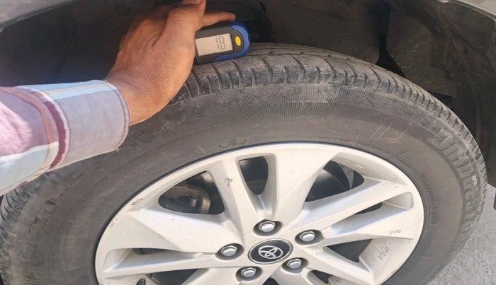 2018 Toyota Innova Crysta 2.4 VX 7 STR, Diesel, Manual, 1,86,467 km, tyre