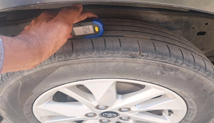 2018 Toyota Innova Crysta 2.4 VX 7 STR, Diesel, Manual, 1,86,467 km, tyre