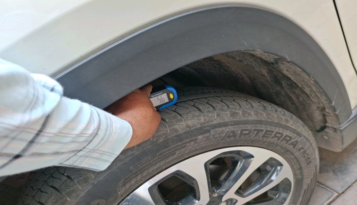 2025 Maruti Grand Vitara ZETA SMART HYBRID AT, Petrol, Automatic, 16,415 km, tyre