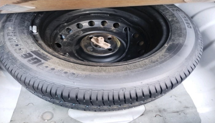 2017 Hyundai Verna 1.4 VTVT, Petrol, Manual, 53,951 km, tyre