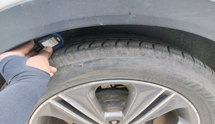 2016 Hyundai Creta SX PLUS AT 1.6 DIESEL, Diesel, Automatic, 1,08,466 km, tyre