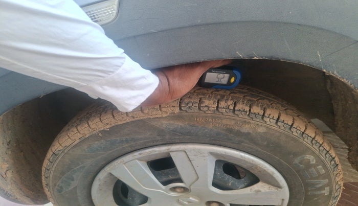 2016 Renault Kwid RXL, Petrol, Manual, 1,04,250 km, tyre