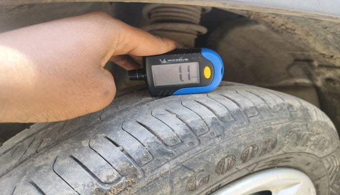 2017 Renault Kwid RXL, Petrol, Manual, 98,301 km, tyre