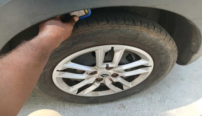 2020 Renault TRIBER RXT, Petrol, Manual, 75,490 km, tyre