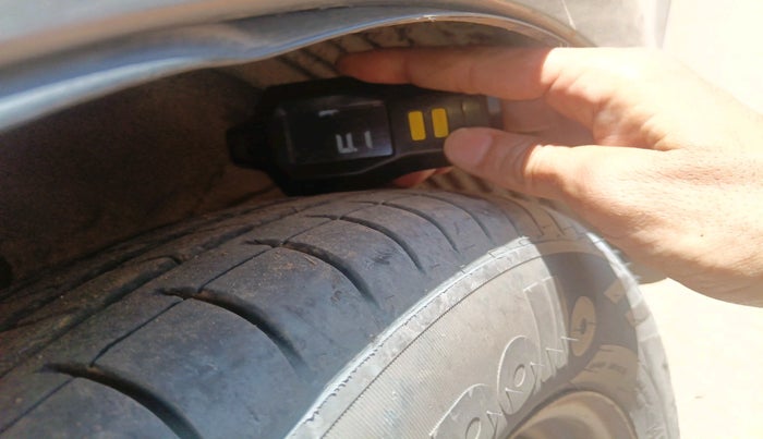 2012 Hyundai Eon ERA +, Petrol, Manual, 80,750 km, tyre