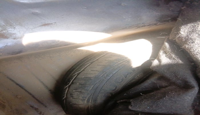 2012 Hyundai Eon ERA +, Petrol, Manual, 80,750 km, tyre