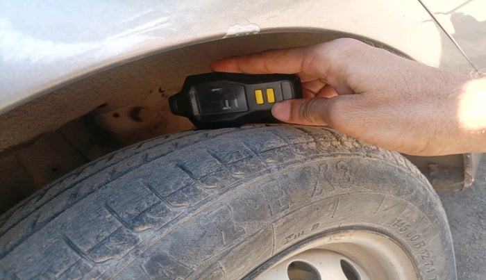 2012 Hyundai Eon ERA +, Petrol, Manual, 80,750 km, tyre