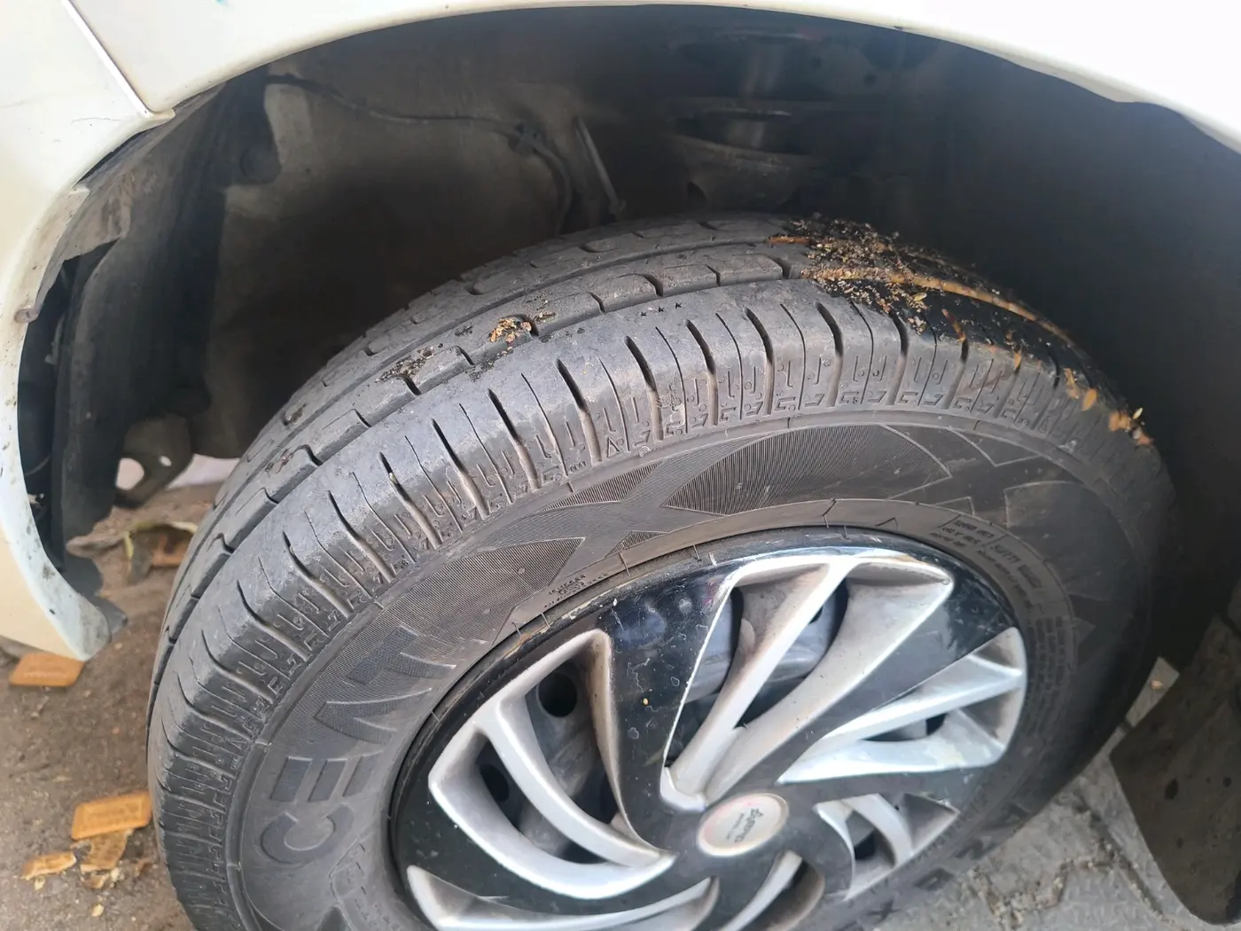 2019 Maruti Alto LXI, CNG, Manual, 80,000 km, tyre
