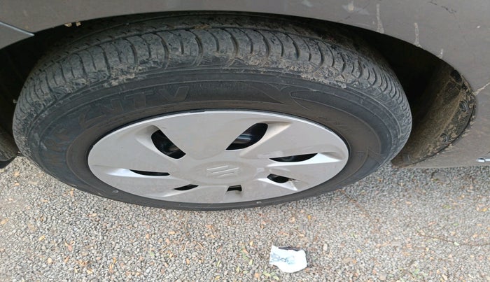 2017 Maruti Celerio VXI AMT, Petrol, Automatic, 1,79,932 km, tyre