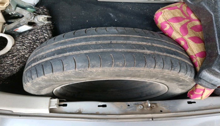 2017 Maruti Celerio VXI AMT, Petrol, Automatic, 1,79,932 km, tyre