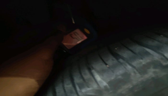 2014 Maruti Swift Dzire ZXI, Petrol, Manual, 1,22,677 km, tyre