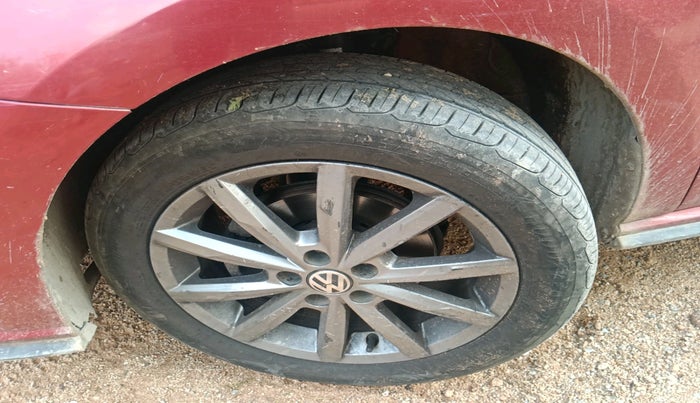 2020 Volkswagen Polo HIGHLINE PLUS 1.0, Petrol, Manual, 1,37,867 km, tyre